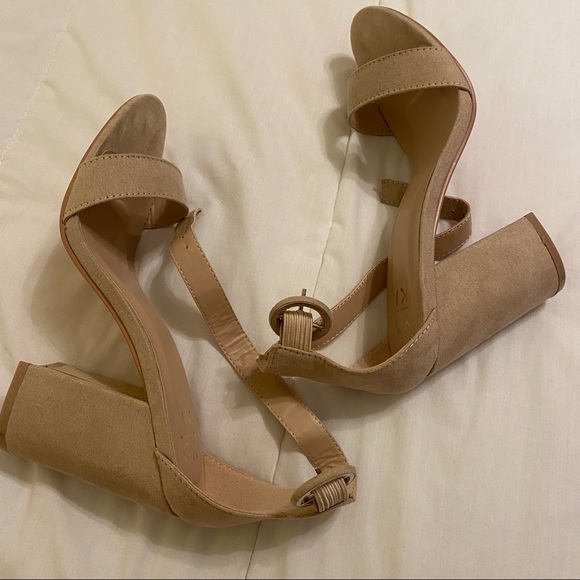 heels - Picture 4 of 7